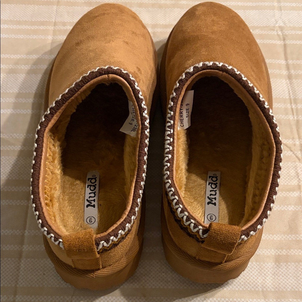 Women’s Mudd Slippers Size 9